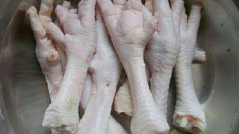 麻辣卤鸡爪,<a style='color:red;display:inline-block;' href='/shicai/ 89'>鸡爪</a>清水冼净斩掉指甲