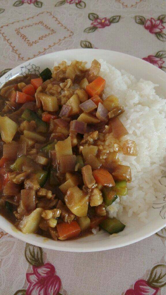 咖喱羊肉饭,浇到米饭上即可食用