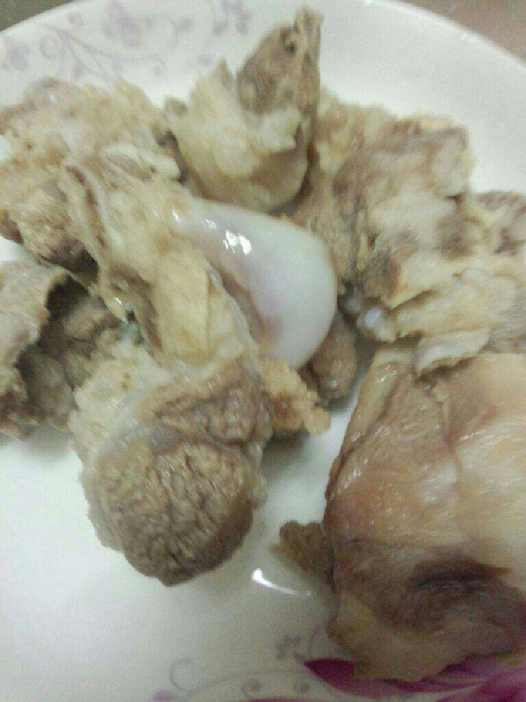 海带骨头汤,飞好后在用清水洗干净待用