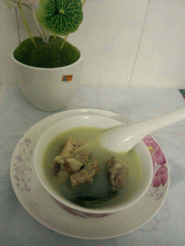 海带骨头汤,盛碗