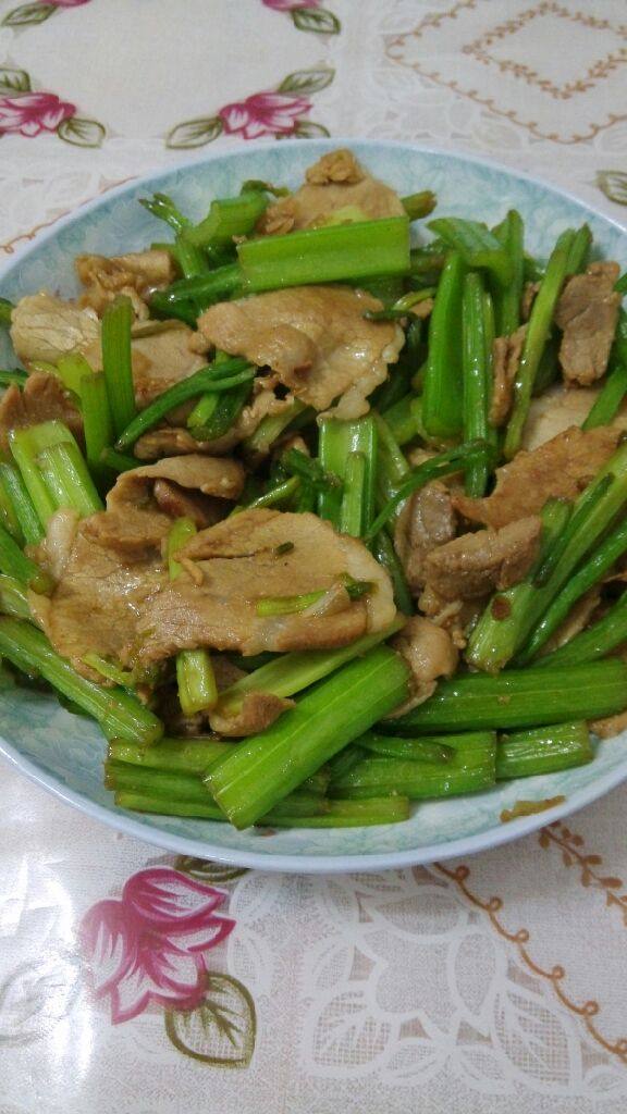 芹菜炒肉