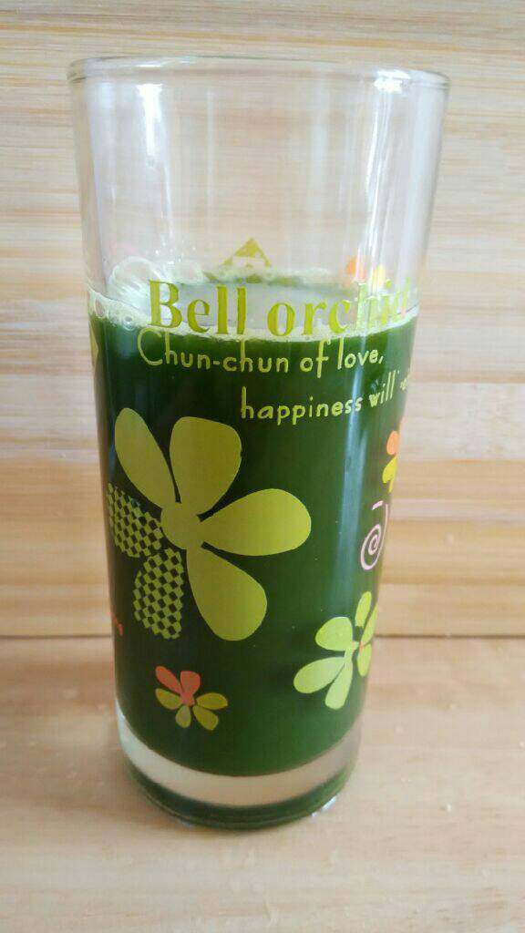 芹菜汁,用滤网滤水即可