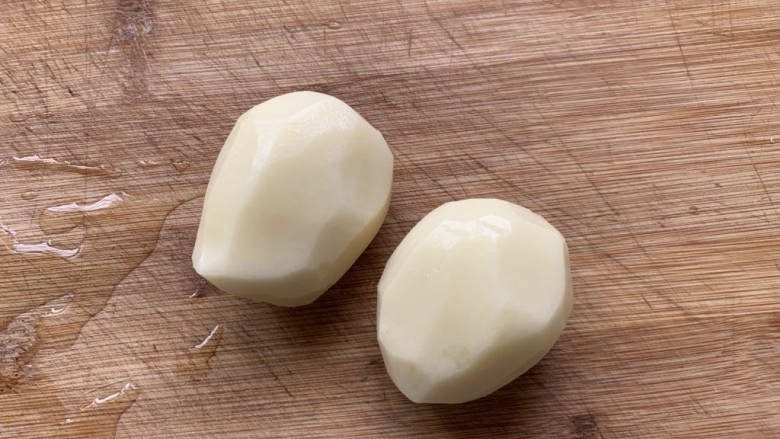 黄瓜炒土豆丝,<a style='color:red;display:inline-block;' href='/shicai/ 23'>土豆</a>去皮