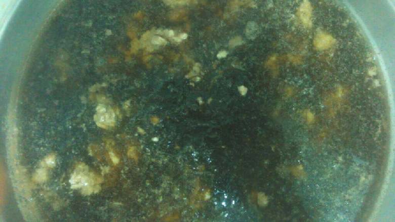 紫菜肉汤,水烧开加入肉和盐，九分熟时加入<a style='color:red;display:inline-block;' href='/shicai/ 273'>紫菜</a>煮熟即可