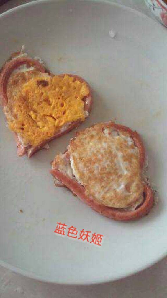 早餐爱心火腿煎蛋