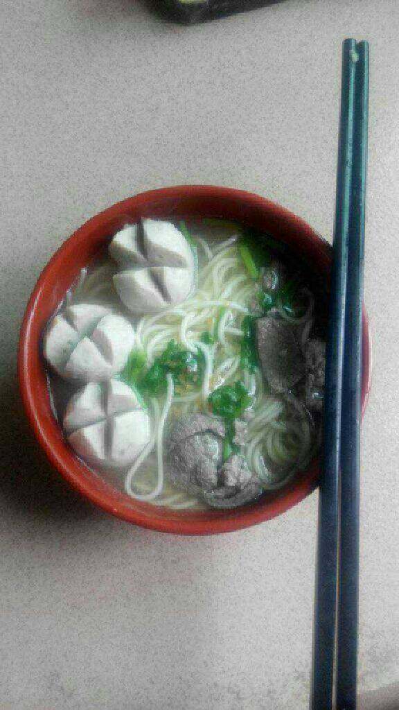 营养面条,出锅撒上香菜末。