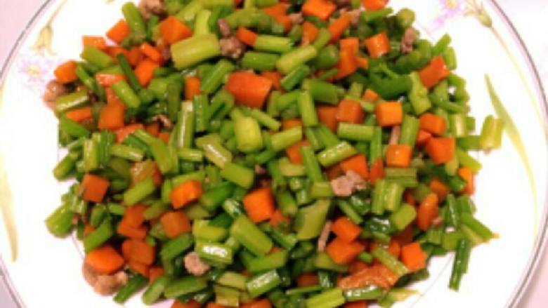 芹菜炒胡萝卜碎