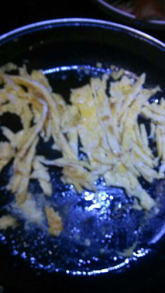 紫菜饭团,荷包蛋切长条