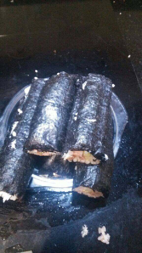 紫菜饭团,成品，切的时候刀上面记得沾水在切，不会沾