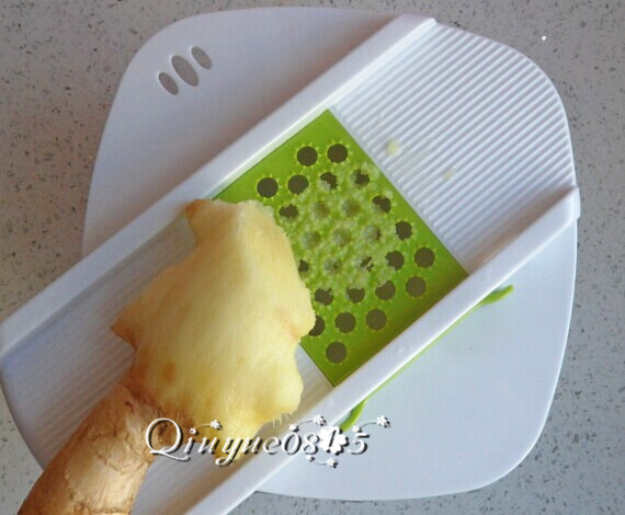 红糖姜茶,把生姜去皮，磨成姜蓉