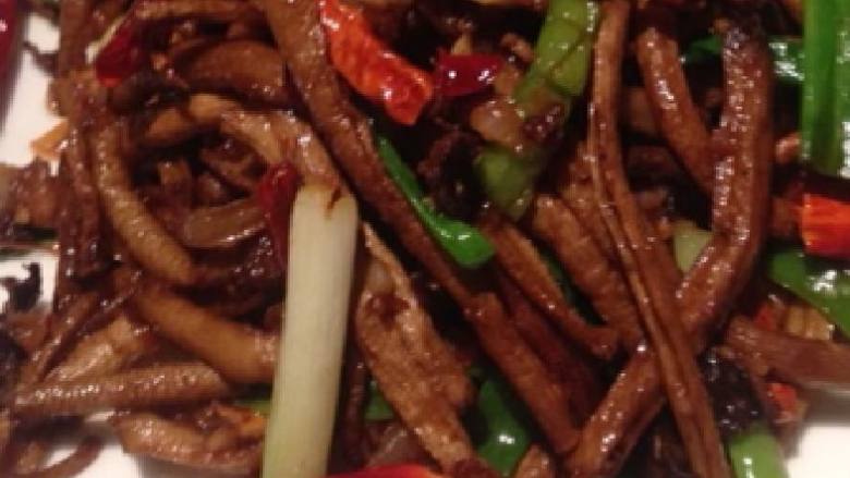 青红椒炒茶树菇