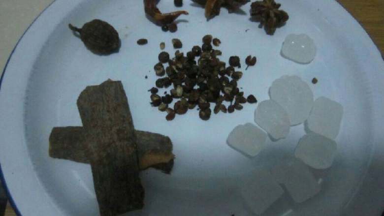 卤猪肉,将所有材料准备齐