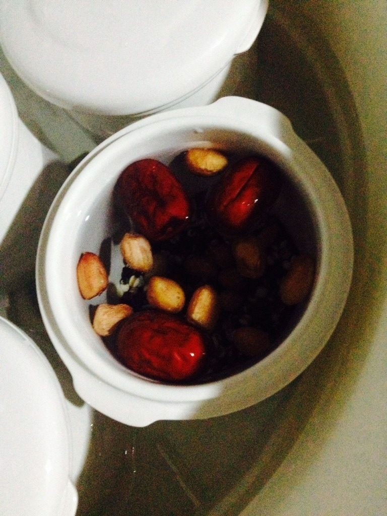 红豆红枣红糖粥,漂洗两遍加入足量清<a style='color:red;display:inline-block;' href='/shicai/ 156925'>水</a>