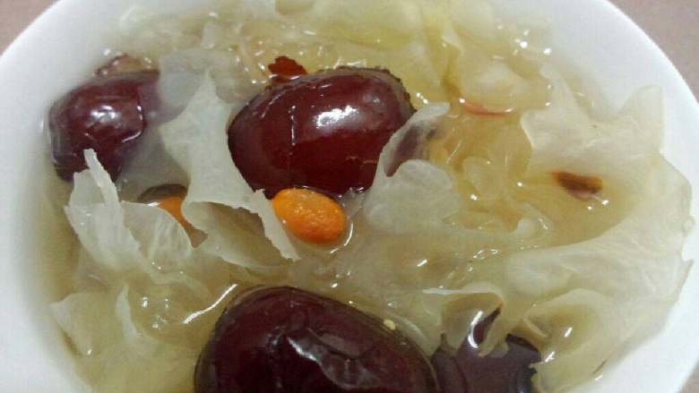 红枣银耳汤,即可关火盛碗