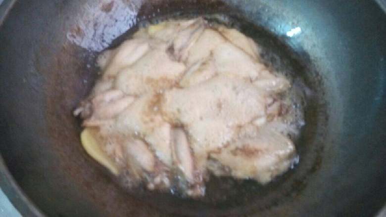 美味可乐鸡翅,倒入可乐没过鸡翅即可，