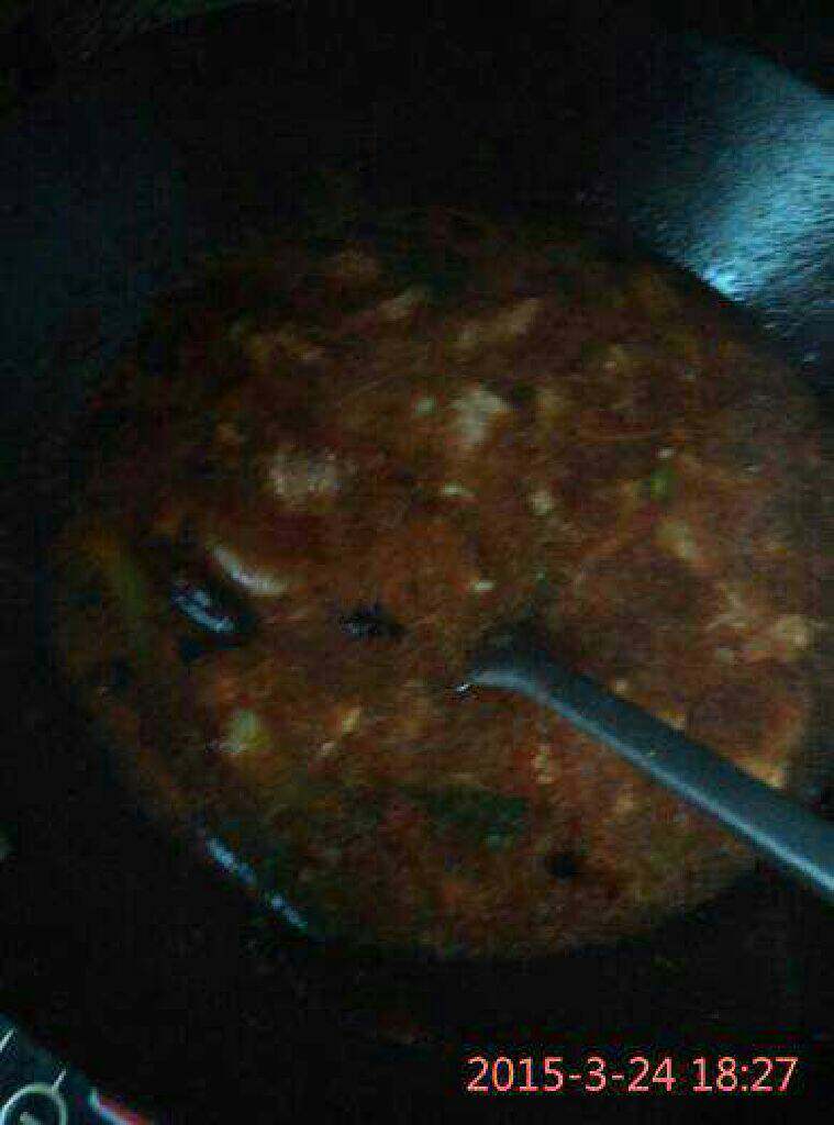 水煮肉片,把汤水煮开，把肉片一片片放入煮熟