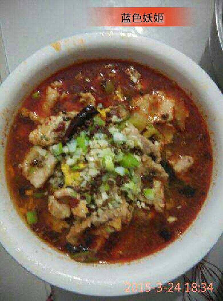 水煮肉片,煮好的肉放碗里，加葱，蒜，花椒。烧锅热油淋上就可以吃了。