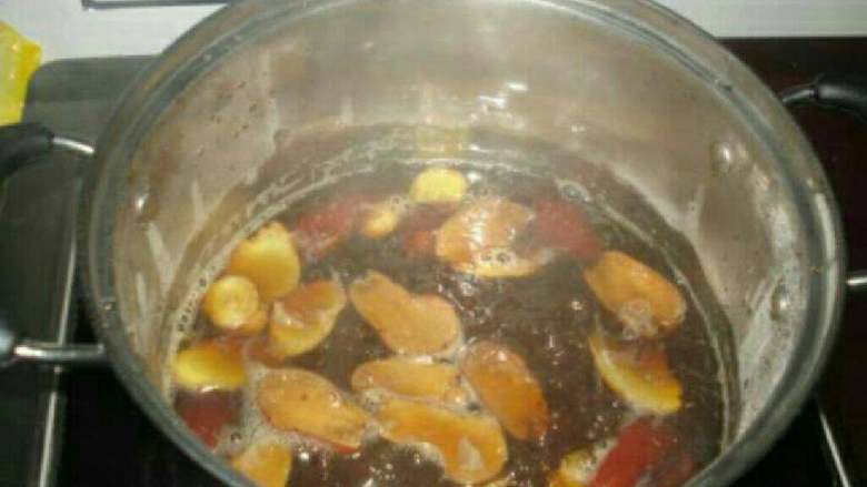 红糖水,加入<a style='color:red;display:inline-block;' href='/shicai/ 882'>红糖</a>继续小火熬煮5分钟，关火即可！