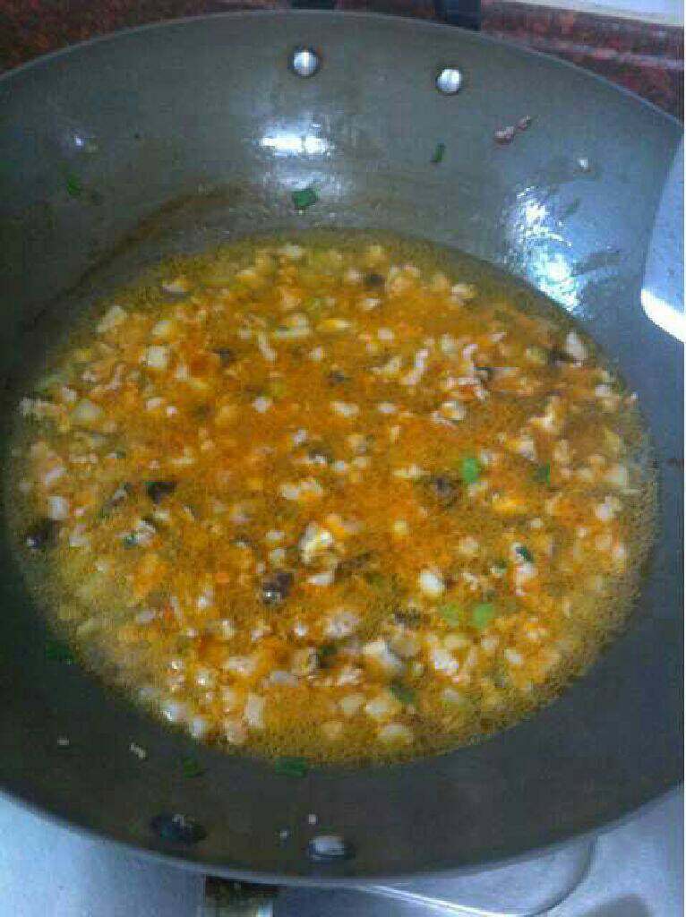 午餐面,放水煮开放盐和鸡精调味