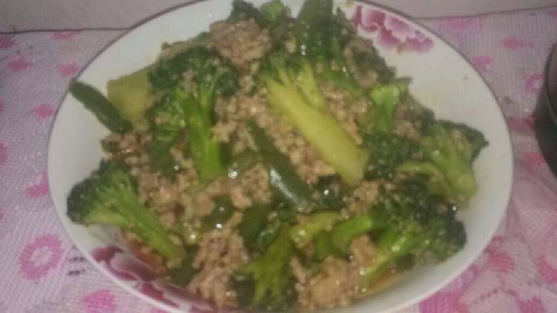 肉末炒西兰花,很好吃喔