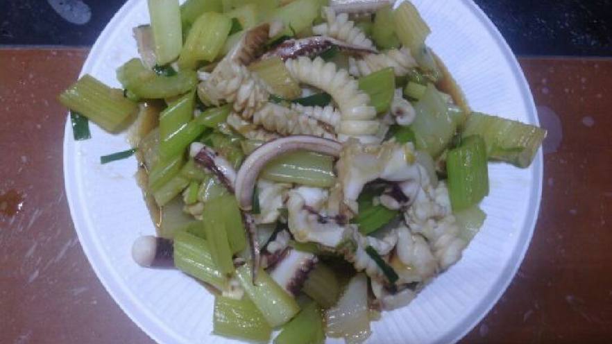 芹菜炒鱿鱼