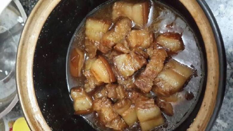 焖煮五花肉