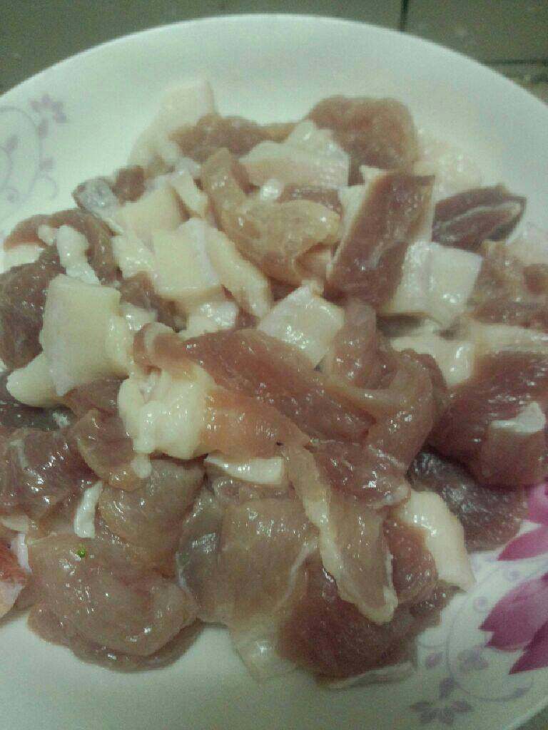 大葱炒肉片,<a style='color:red;display:inline-block;' href='/shicai/ 414'>猪肉</a>洗干净切片