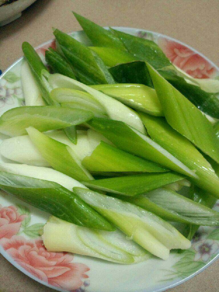 大葱炒肉片,<a style='color:red;display:inline-block;' href='/shicai/ 138'>大葱</a>切斜块