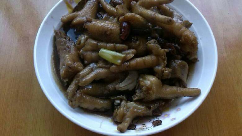 ≈红烧鸡爪≈,待汤汁收紧即可出锅
