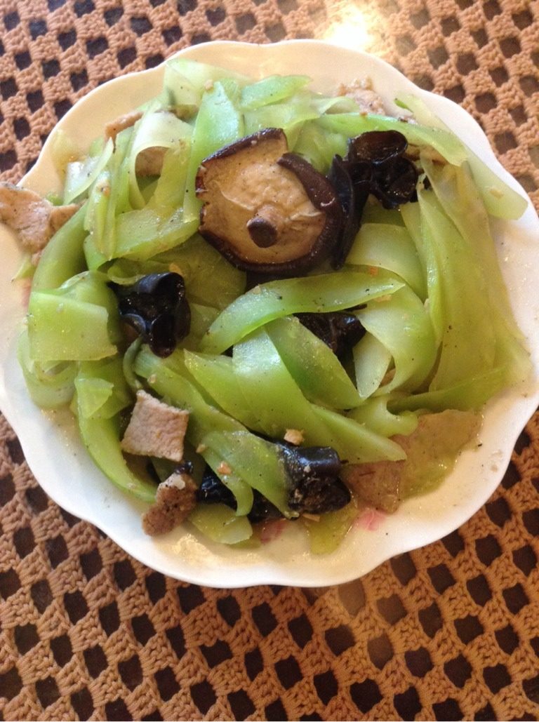 莴笋香菇炒肉片