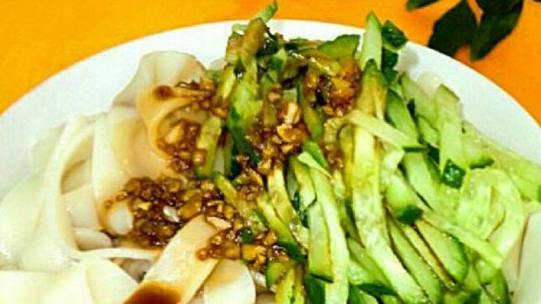 黄瓜丝蒜泥凉面