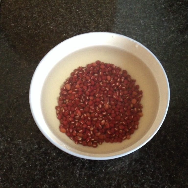 红枣红豆粥,<a style='color:red;display:inline-block;' href='/shicai/ 3607'>红豆</a>用温水泡3小时