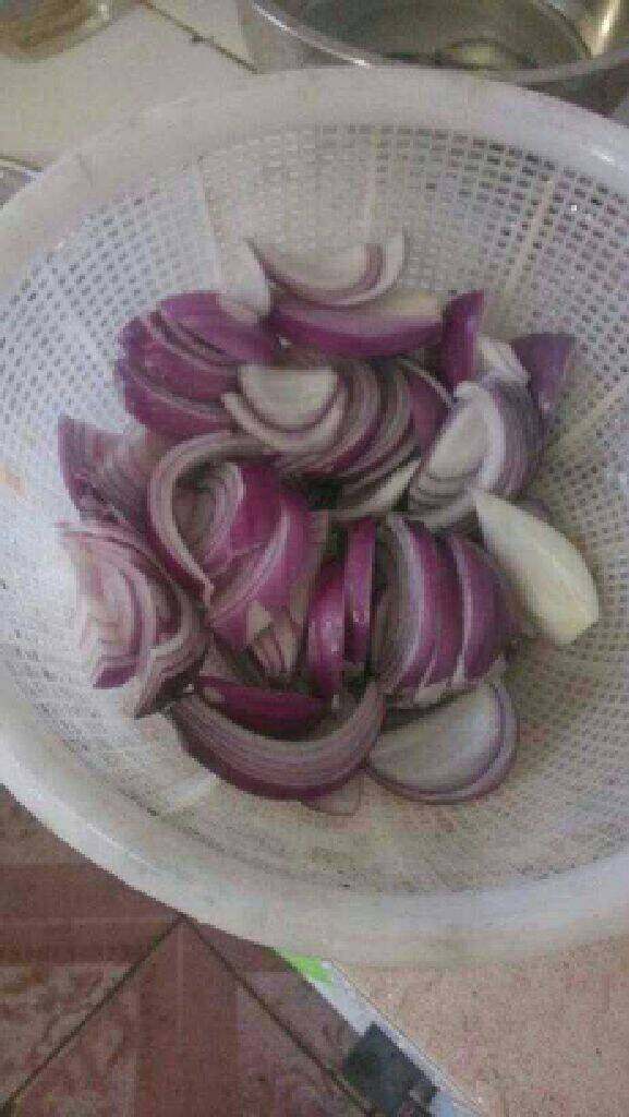 洋葱炒肉,<a style='color:red;display:inline-block;' href='/shicai/ 29'>洋葱</a>切片