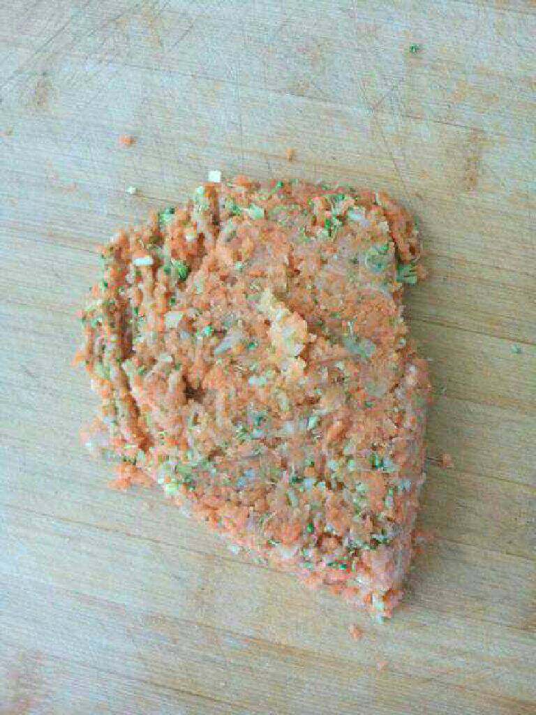 蔬菜蒸鱼,全部材料一起混合剁末