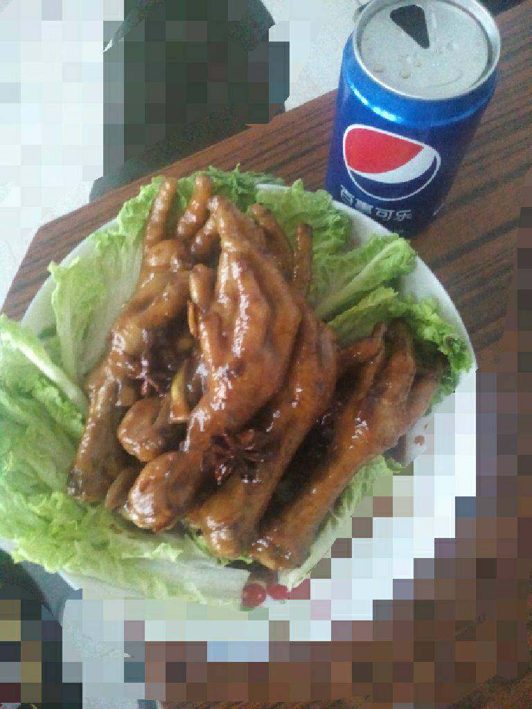 可乐鸡爪,最后汤汁翻泡起浆快收干时，即可关火装盘。