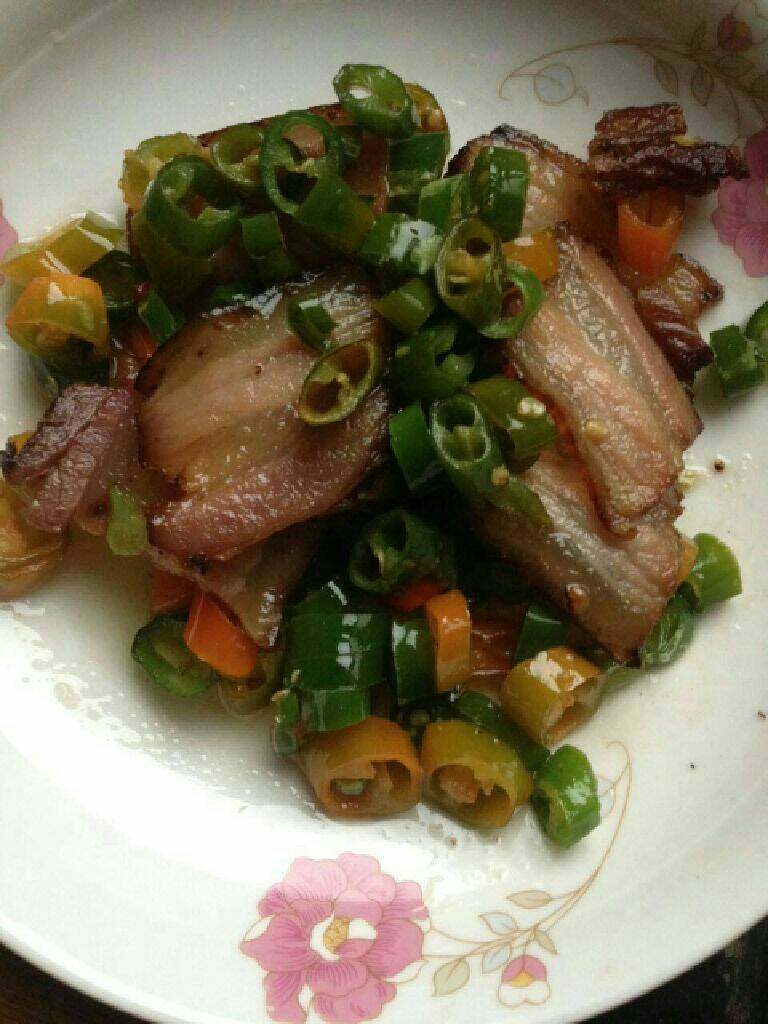 腊肉炒苦瓜,腊肉炒尖椒也超级好吃，