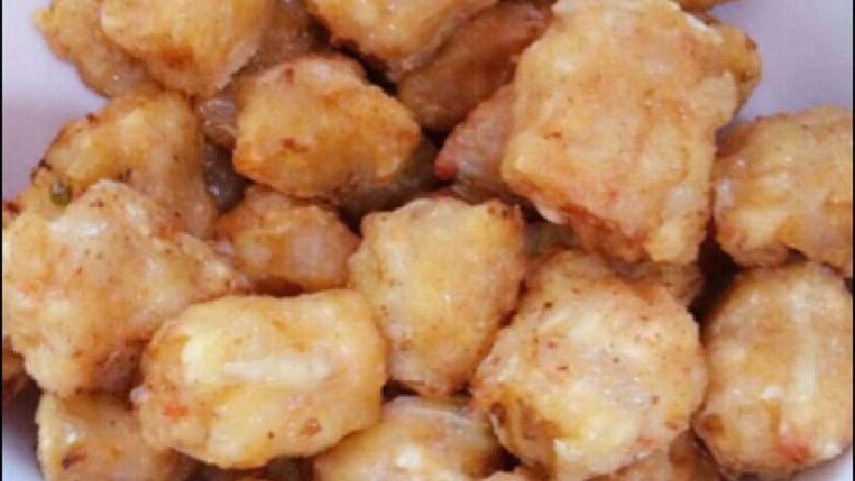 肉丸子,炸至两面金黄至熟在捞起来停干油 在放入锅里即可