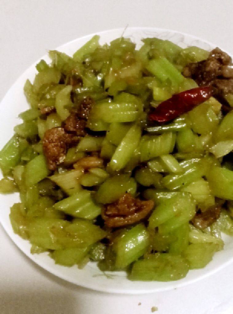 肉片辣芹菜