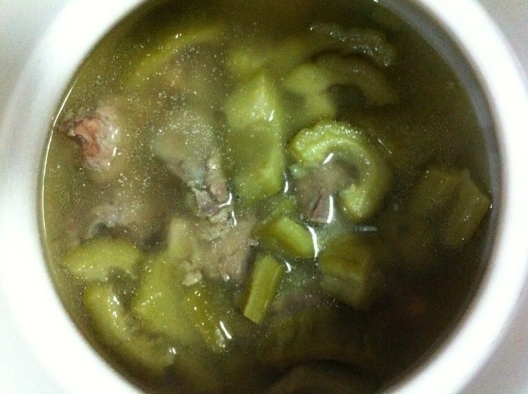 苦瓜黄豆猪骨汤