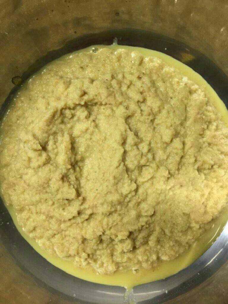 红枣红糖姜茶,把切好的老姜放进料理机里打成姜泥在放适量水一起打。