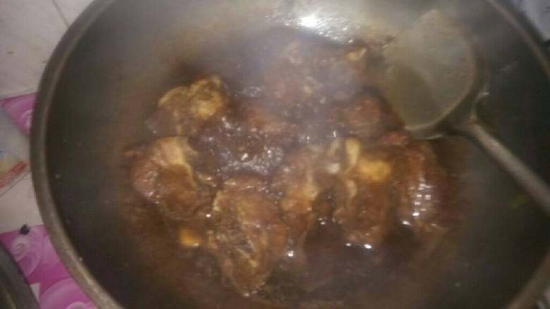 可乐排骨,待排骨汁收的差不多干时