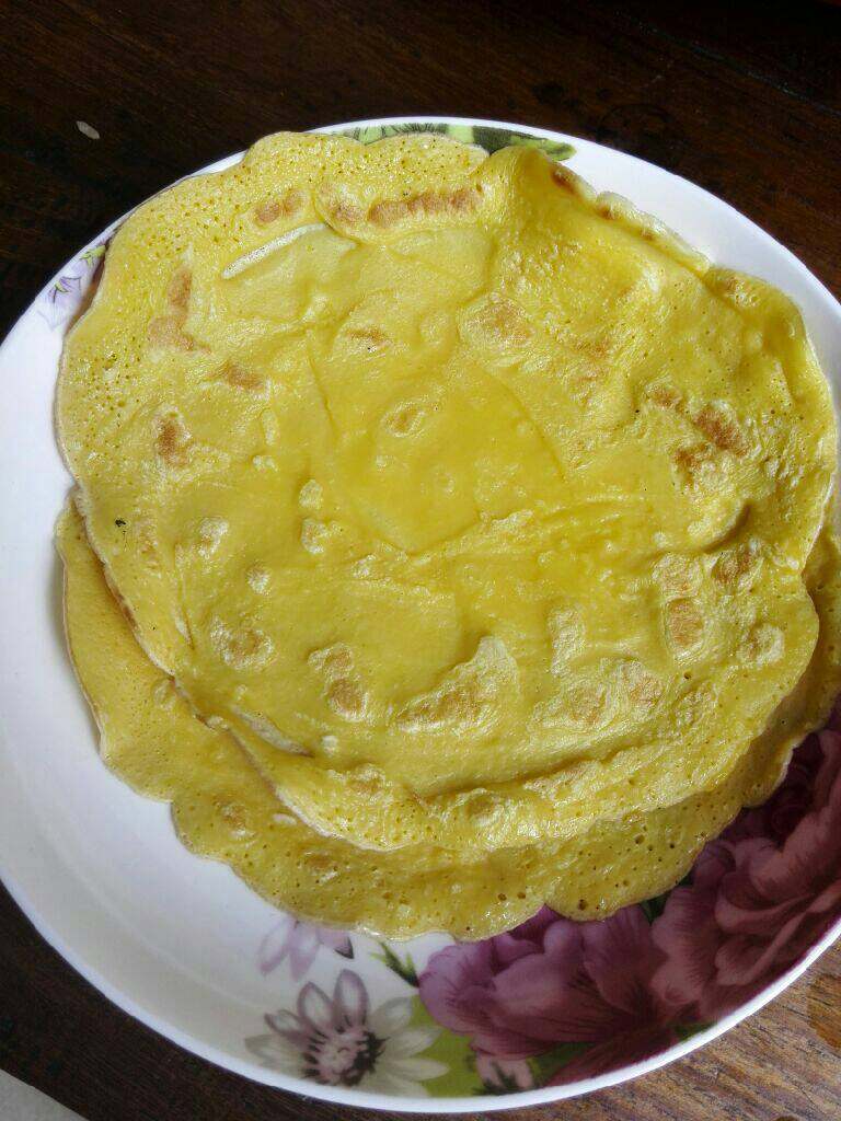 蛋卷饭,摊好的鸡蛋饼