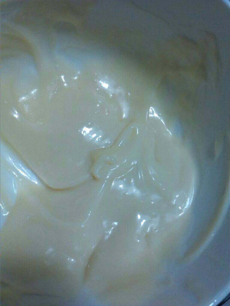 蔬果沙拉,<a style='color:red;display:inline-block;' href='/shicai/ 893'>炼乳</a>跟<a style='color:red;display:inline-block;' href='/shicai/ 4260'>沙拉</a>酱按1:1搅拌均匀