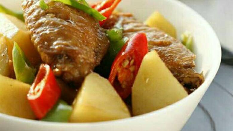 自制土豆烧鸡翅