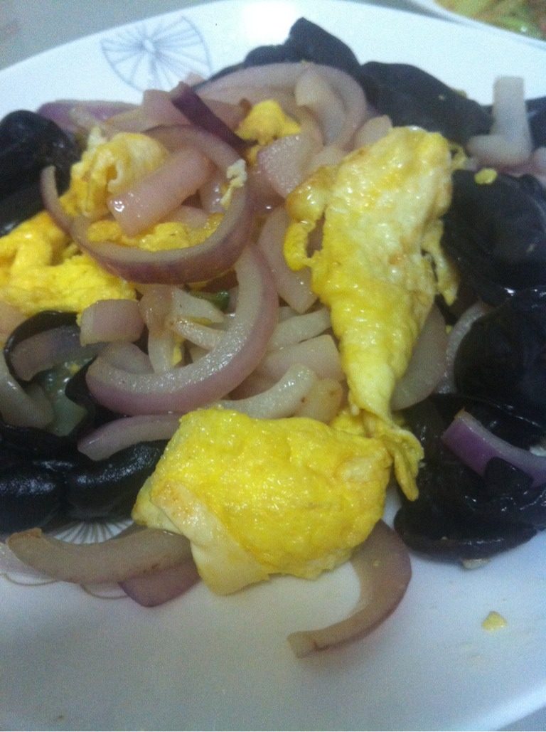 洋葱木耳炒鸡蛋