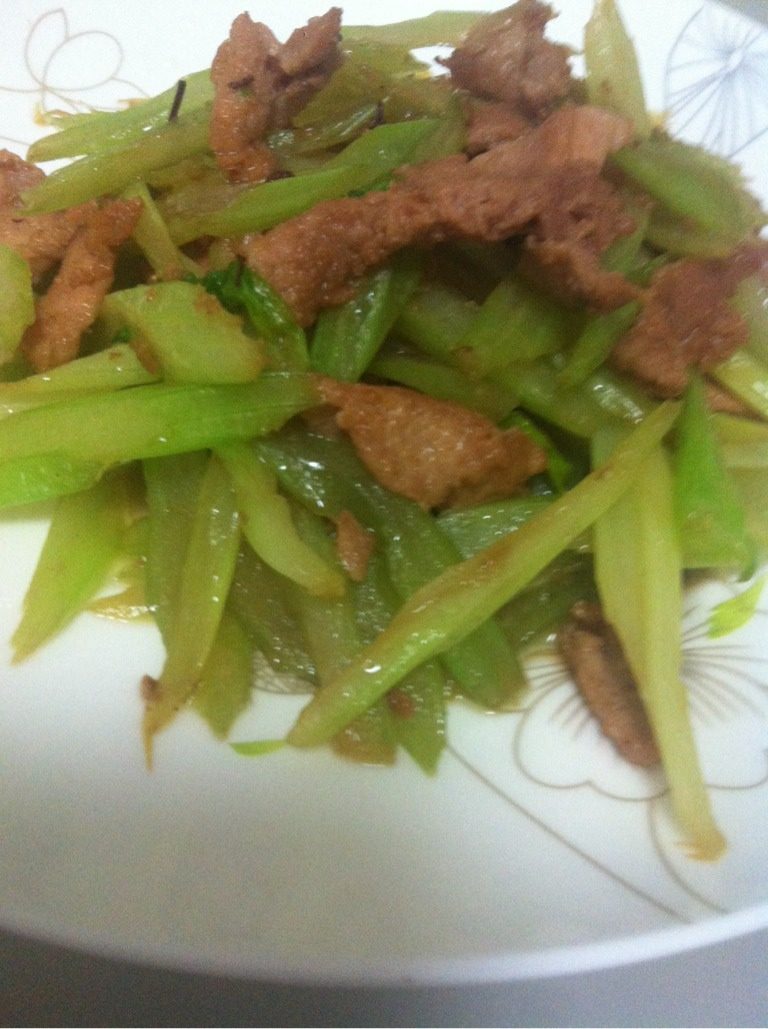 芹菜炒肉片