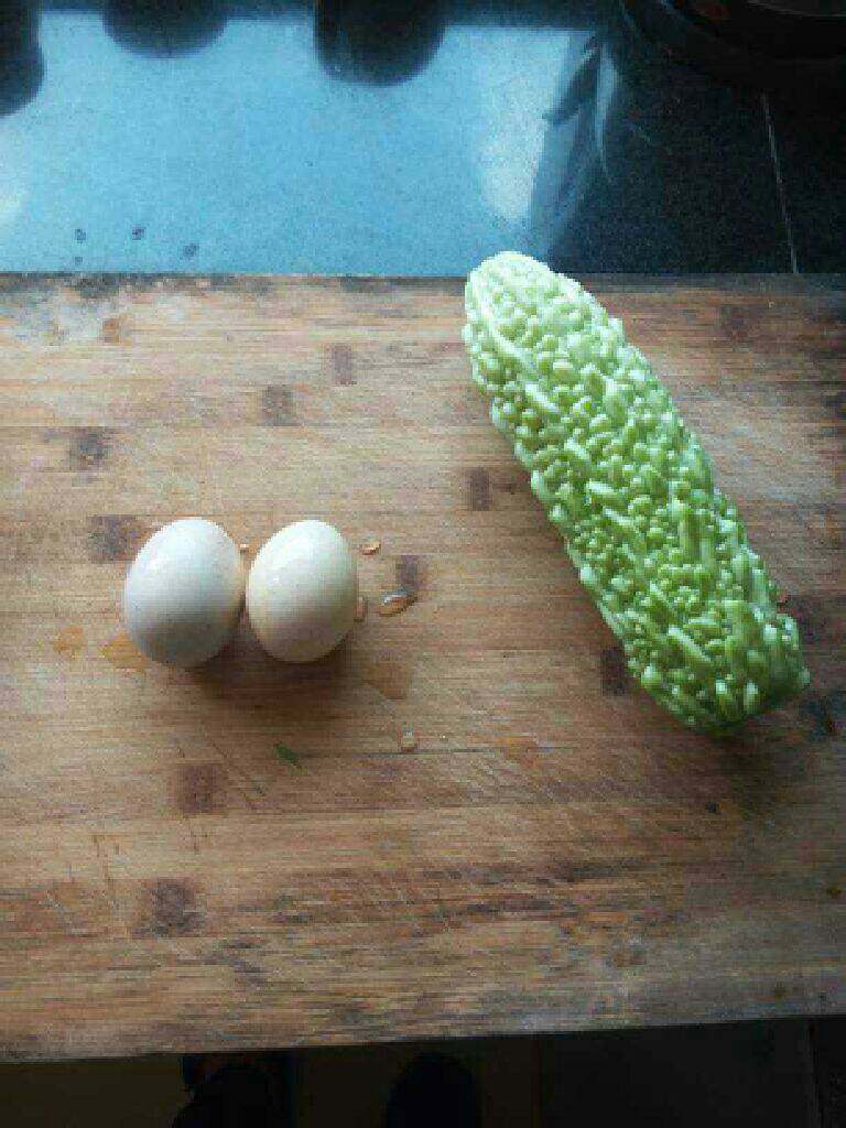 苦瓜炒蛋,准备材料，