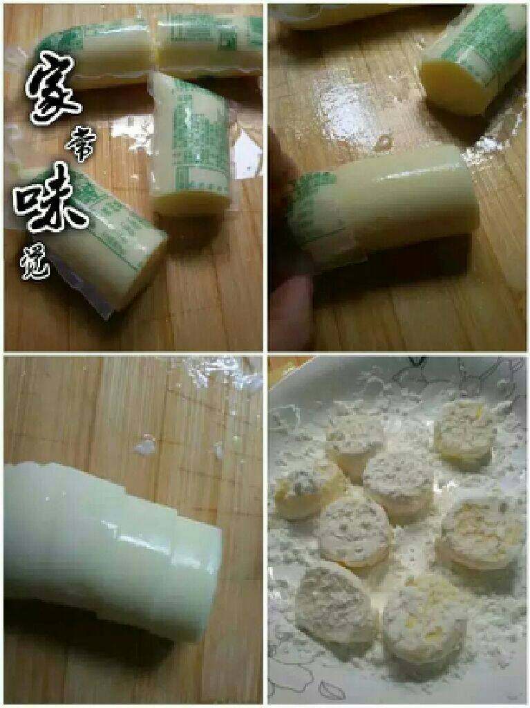 菠萝咕噜日本豆腐,<a style='color:red;display:inline-block;' href='/shicai/ 477'>日本豆腐</a>从中间切开，用手从封口处挤出切适量大小块，拿盘子倒入淀粉放切好<a style='color:red;display:inline-block;' href='/shicai/ 477'>日本豆腐</a>块，晃动盘子，让每块<a style='color:red;display:inline-block;' href='/shicai/ 477'>日本豆腐</a>均匀裹上淀粉。