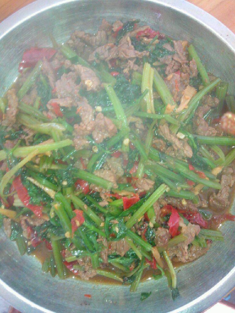 芹菜炒牛肉