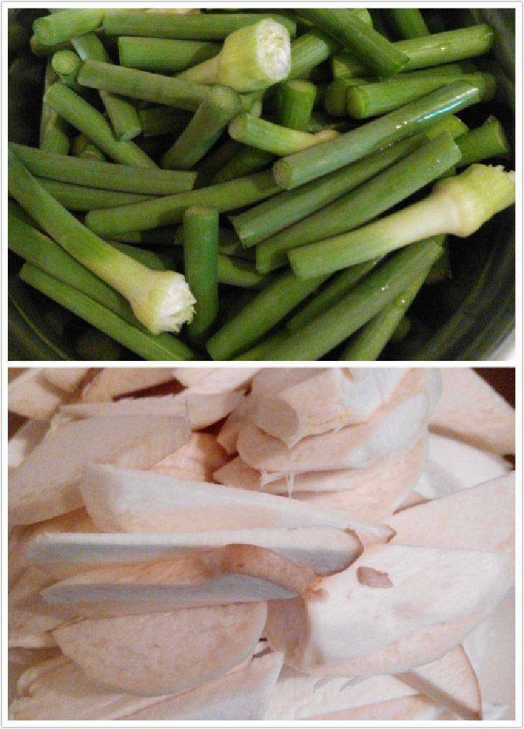 鸡腿菇蒜苔炒肉,<a style='color:red;display:inline-block;' href='/shicai/ 3350'>蒜薹</a>洗净切段，<a style='color:red;display:inline-block;' href='/shicai/ 256'>鸡腿菇</a>洗净切条，备用